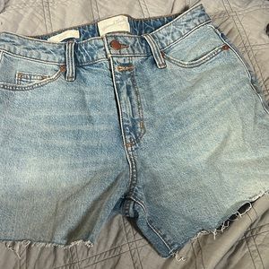 Denim shorts mid length 💙